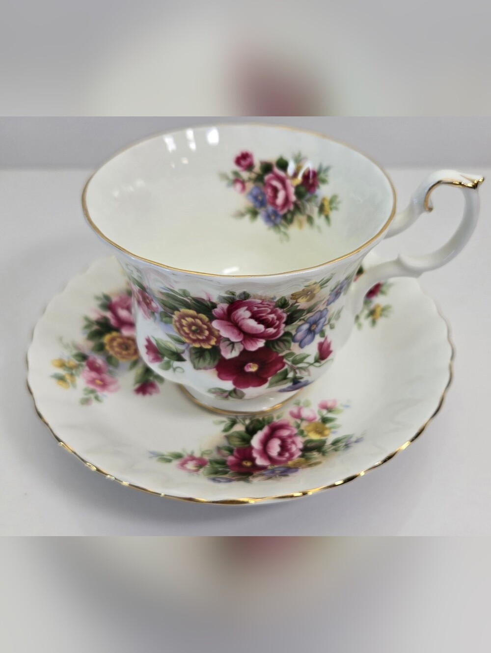 Vintage Royal Albert Bone‎ China England Cup And Saucer Chelsea Garden Gold Trim - Picture 3 of 8